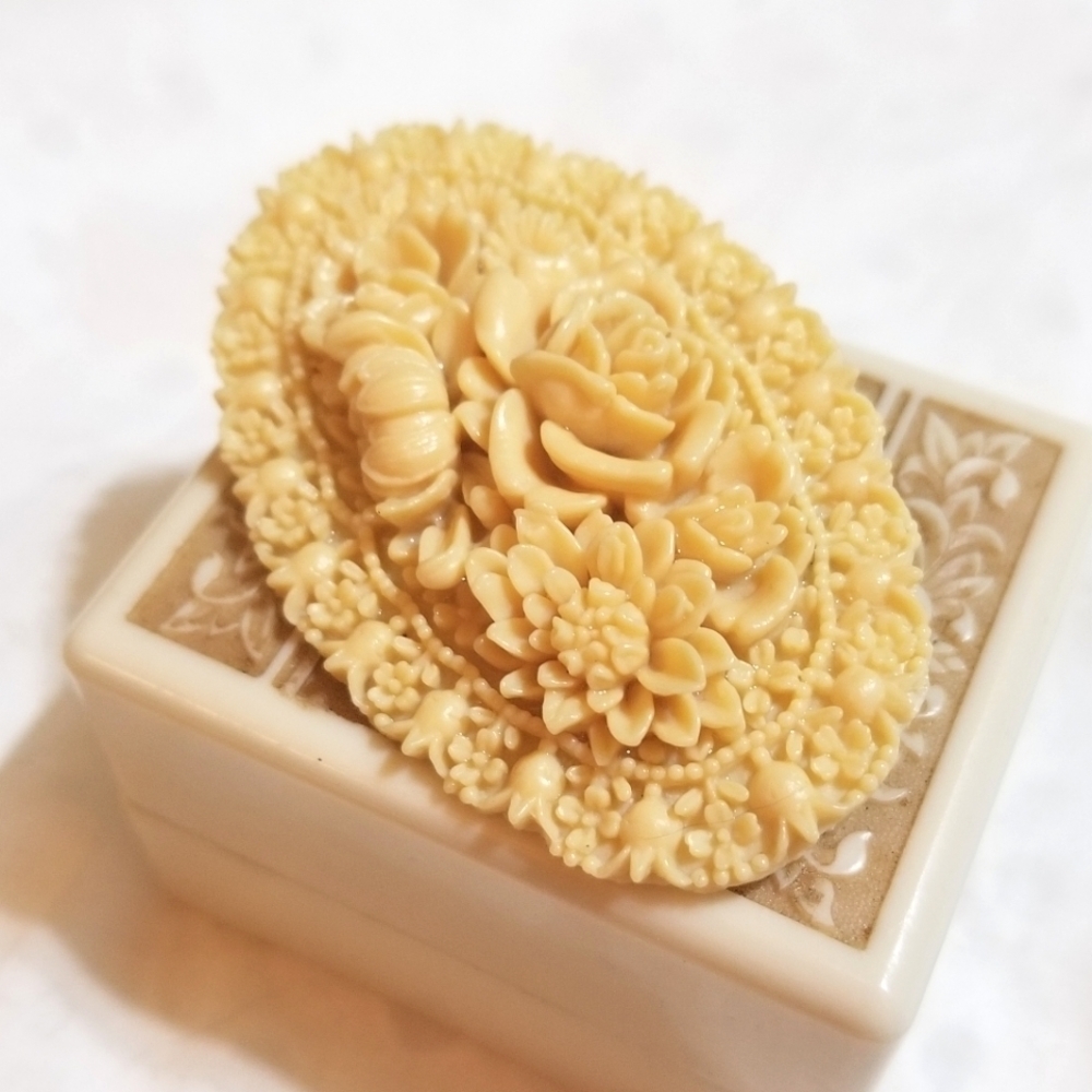 Antique LARGE Cvd Celluloid Floral Brooch - Picture 5 of 8